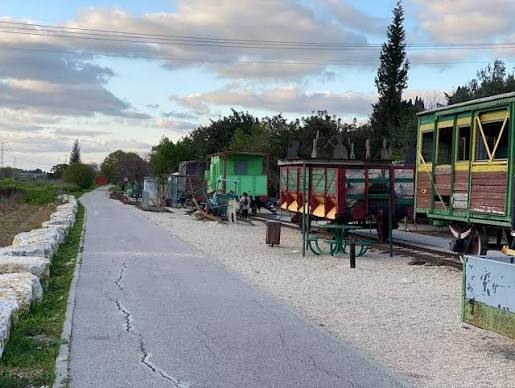 קרונות הרכבת ההיסטוריים לאורך טיילת רכבת העמק